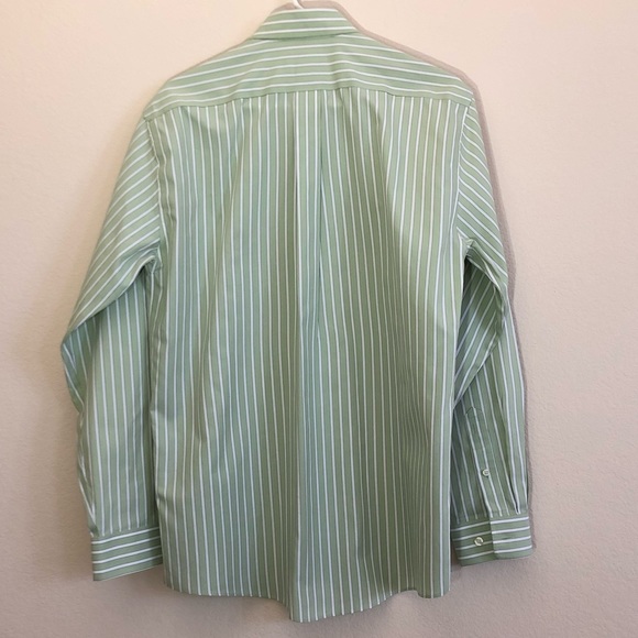 Eddie Bauer Wrinkle-Free Relaxed Dress Shirt (A) - Picture 3 of 6